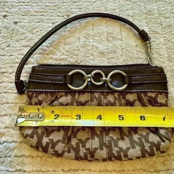 New York and company clutch - Picture 3 of 4